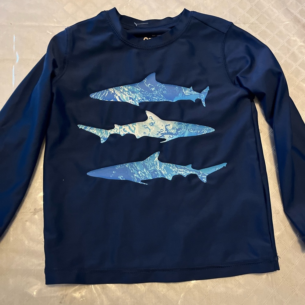 OshKosh B’gosh Boy’s size 2T Blue Rash Guard